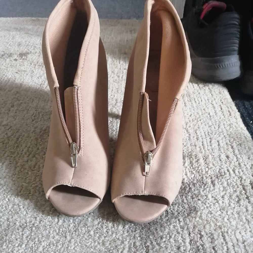 Peek-a-boo heels